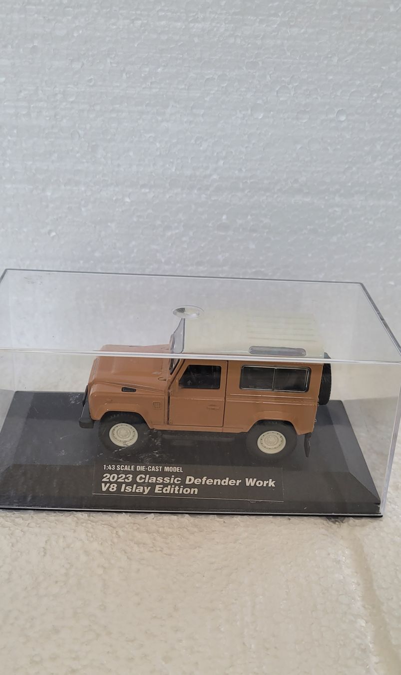 Land Rover Modellini d'auto: Land Rover Defender 90 V8 Islay Edition – Nuovo e nell'imballaggio originale da Randogne venduto da raptor02