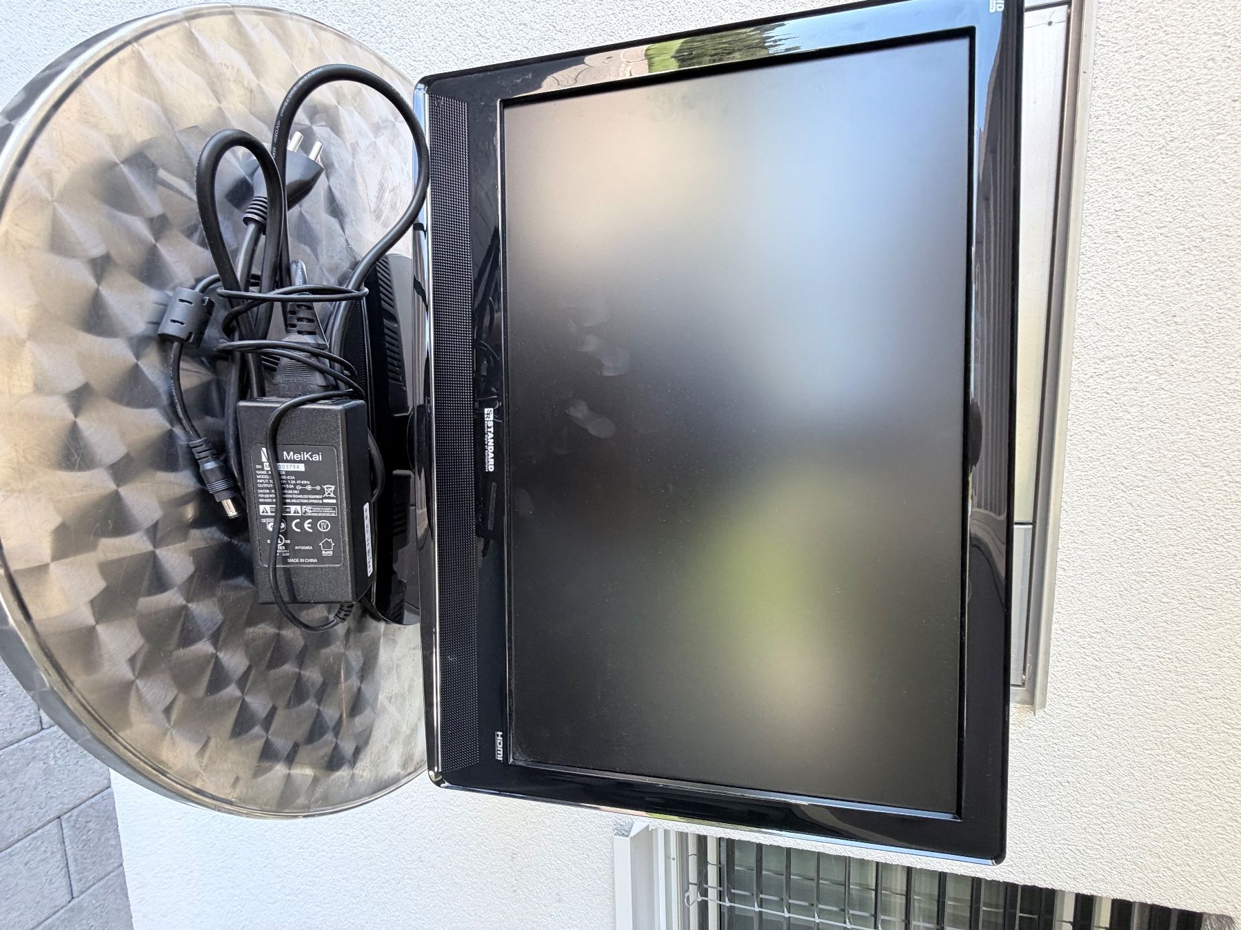 Televisori: TV LCD 22" mit  integriertem DVD Player – Difettoso da Bäretswil venduto da Virgen 6