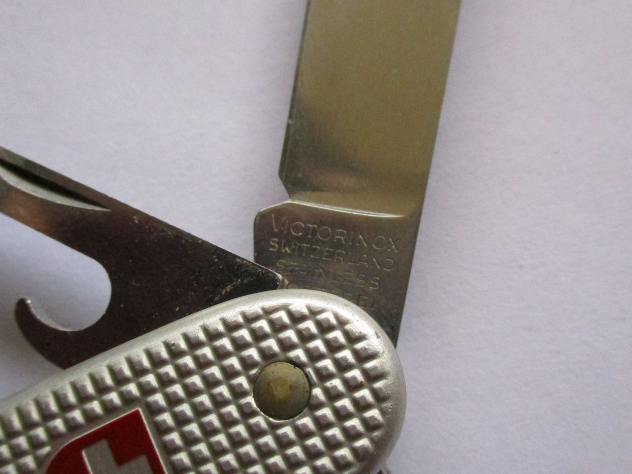Victorinox Coltelli tascabile: Couteau de poche  Victorinox 1991 – Usato da La Sarraz venduto da vic_v6kz 1