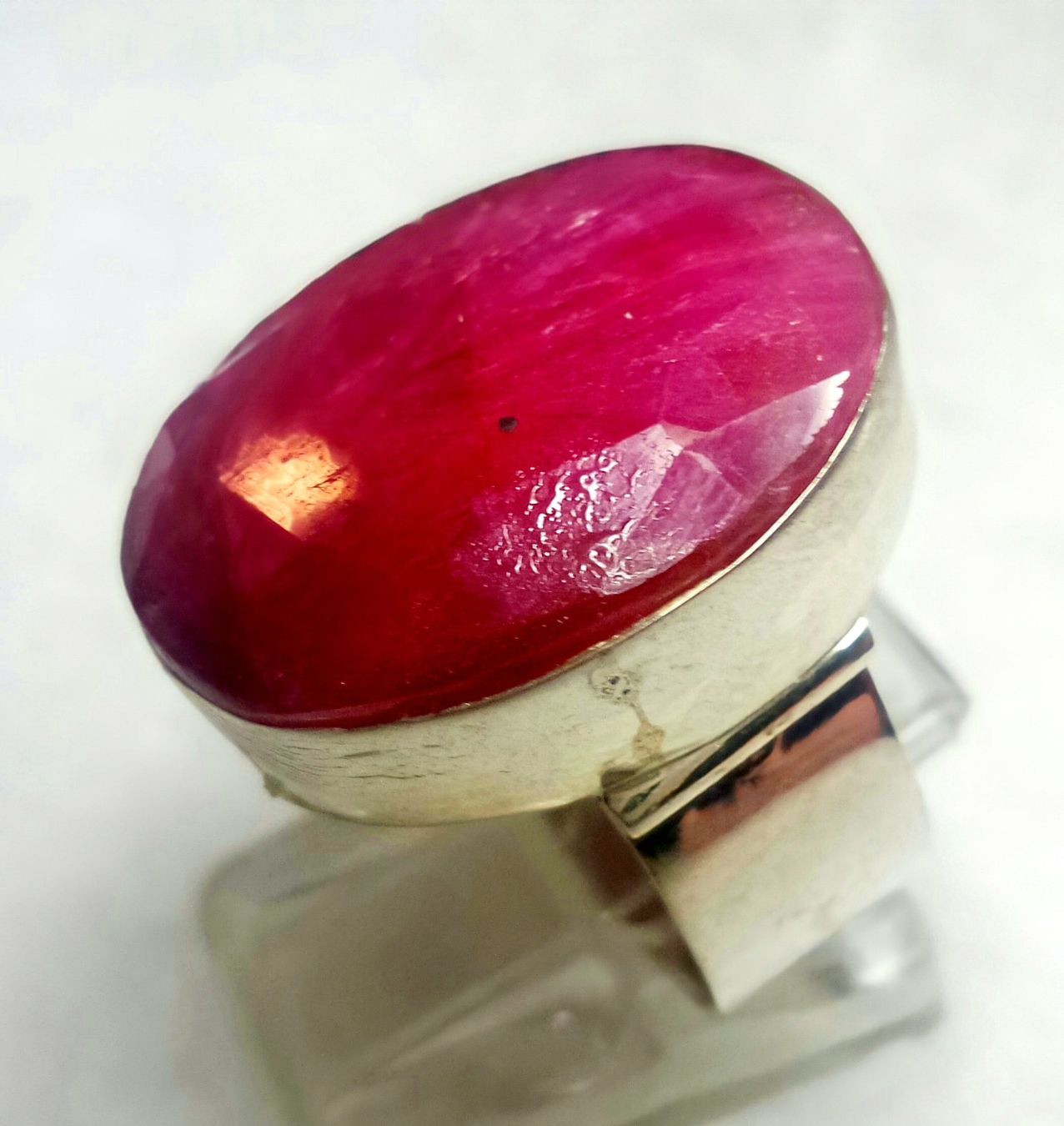 Anelli: Ring mit grossem pinkfarbenem Rubin – Nuovo (secondo la descrizione) da Zürich venduto da Bieter04