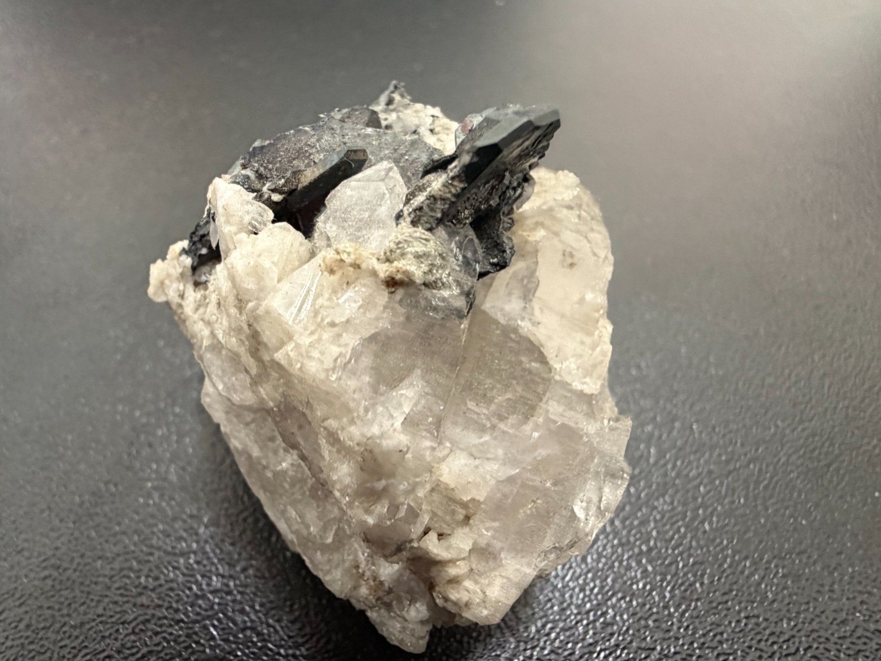 Minerali & Pietre curative: Quarz mit Cassiterit, Namibia (4.15) – Nuovo (secondo la descrizione) da Muri b. Bern venduto da Gemmes 2