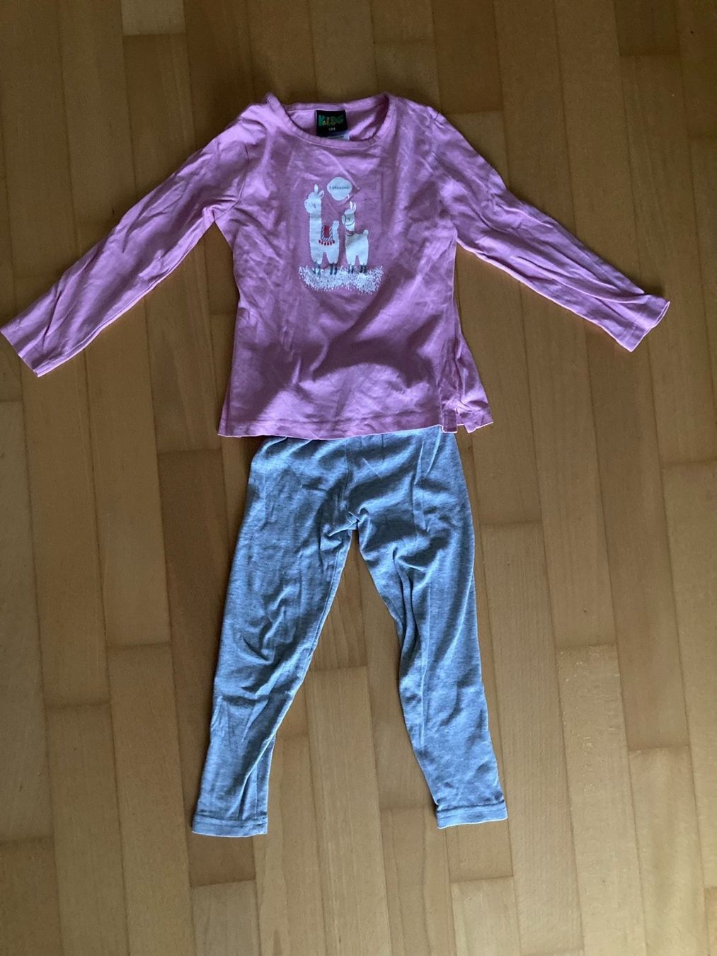 Pyjamas & Ähnliches: Pijama mit Alpaka-Motiv – Gebraucht aus Muttenz von Juvenile33