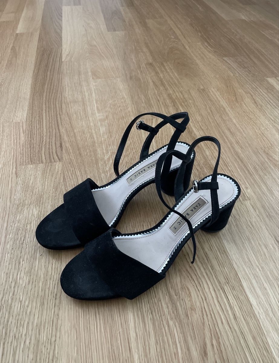 Zara Scarpe da donna: Black Zara Basic Heels Size 38 Used – Usato da Brunnen venduto da lau_tcp9