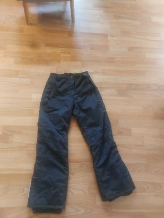 Skihose Crivit schwarz Grösse 152 mit kl. Defekt am Bein