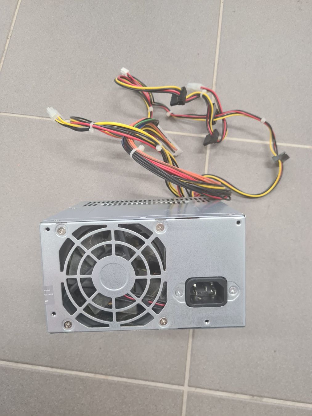 Componenti elettronici: PC Netzteil ATX Standard gebraucht – Usato da Wohlen AG venduto da AargauerAG