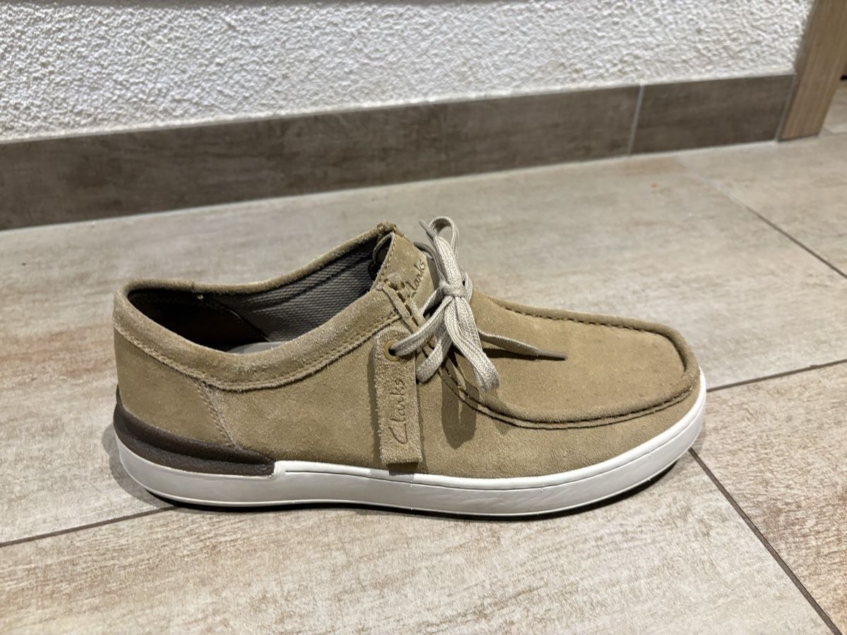 Clarks Herrenschuhe: Chaussures Clarks taille 43 – Gebraucht aus Moudon von jahnike