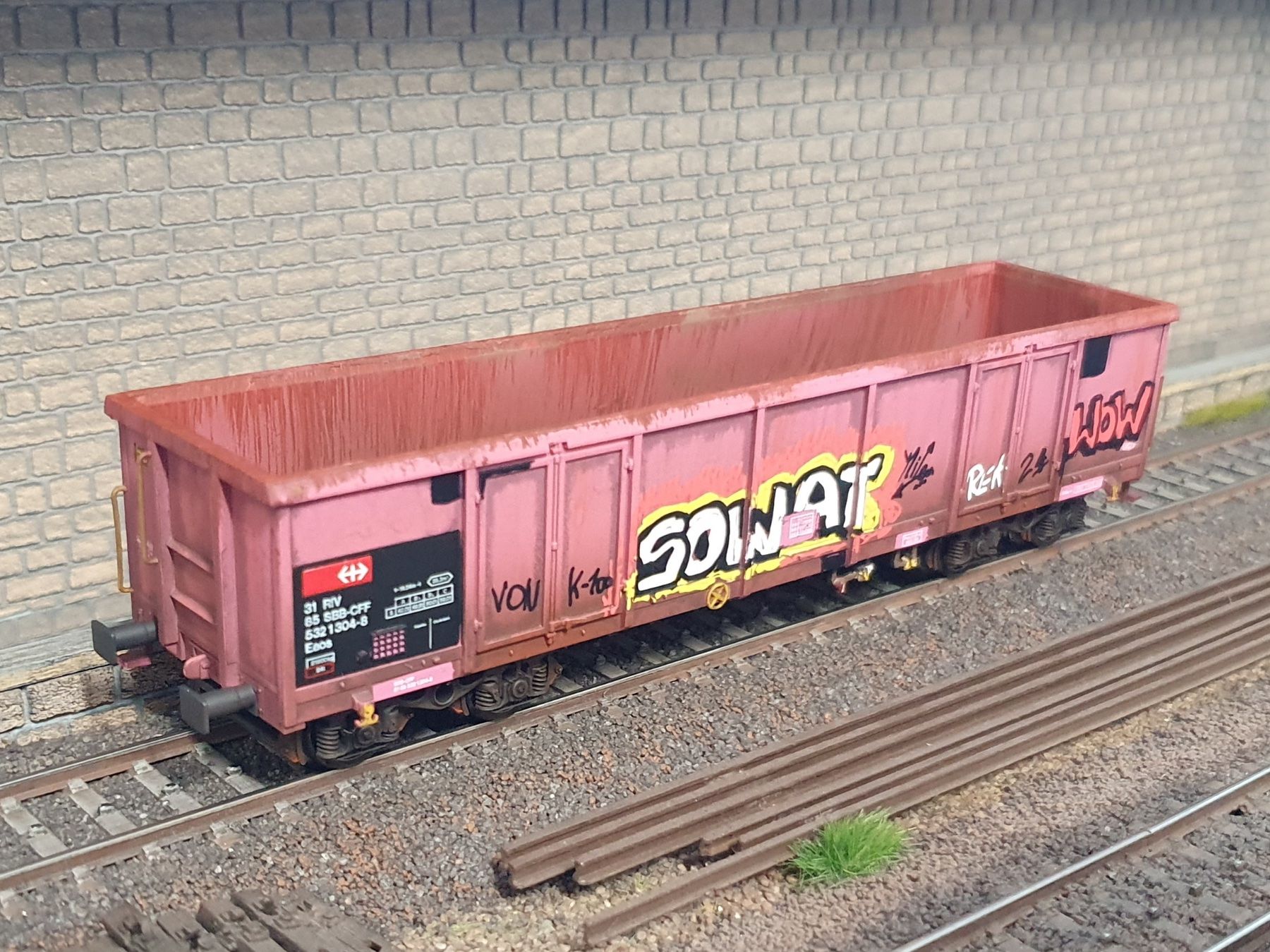 Roco Modellini di ferrovie: WAGON EAOS, SBB-CFF, ROCO 47215, PATINE + GRAFFITIS – Usato da Loveresse venduto da FIFILOULOU 2