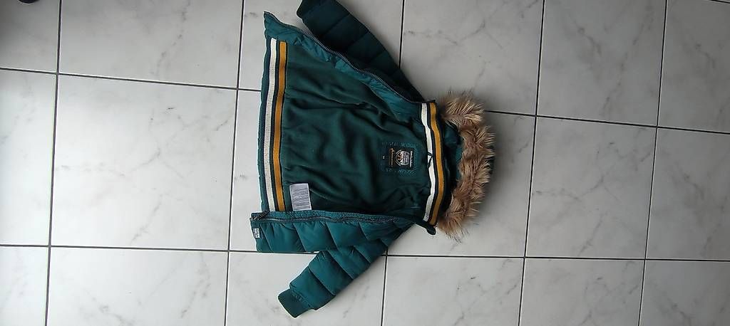 Vestes & Manteaux: Winterjacke mit Kapuze Gr.104 – D'occasion à Stansstad par rs83