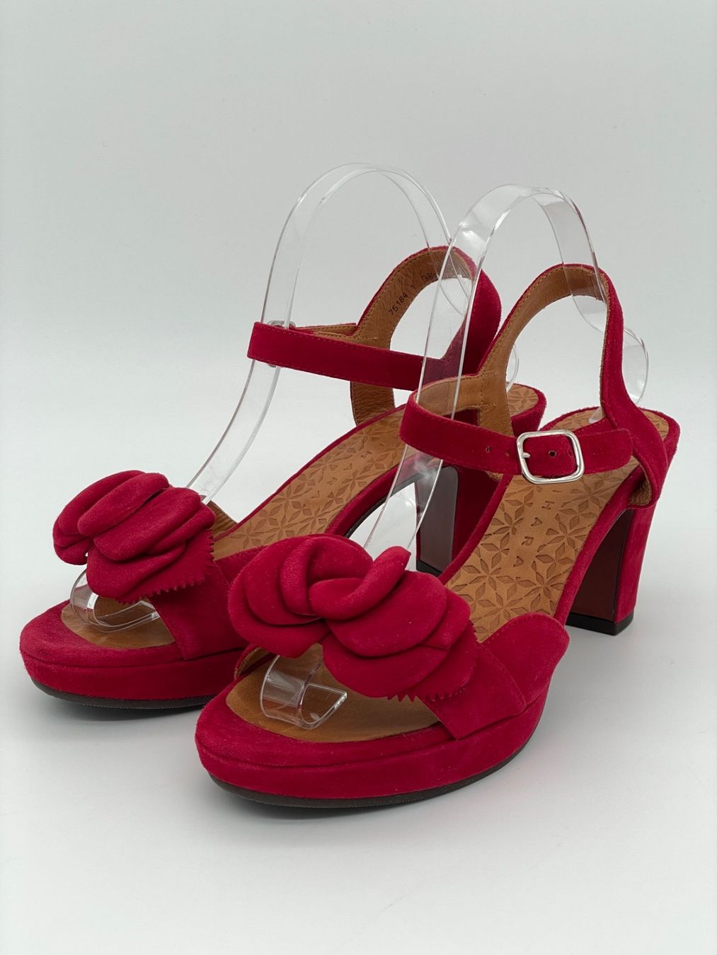 Chie Mihara Scarpe da donna: Chie Mihara Blossom Sandale mit Absatz EU 38.5 Rot – Nuovo (secondo la descrizione) da Zürich venduto da shoe_shop 2