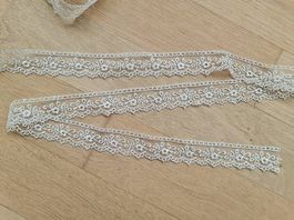 Elegante Spitzenborte / Spitzenband  Weiss 