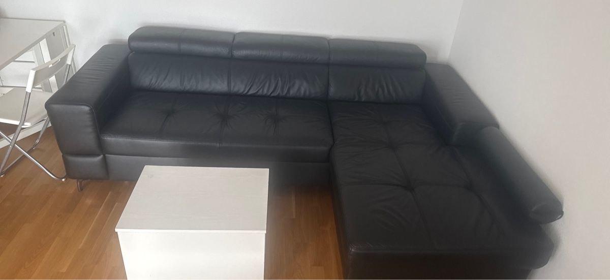 Sofas: Ecksofa schwarz Leder mit Schlaffunktion und Bettkasten – D'occasion à Kriens par jav_c9nv 2