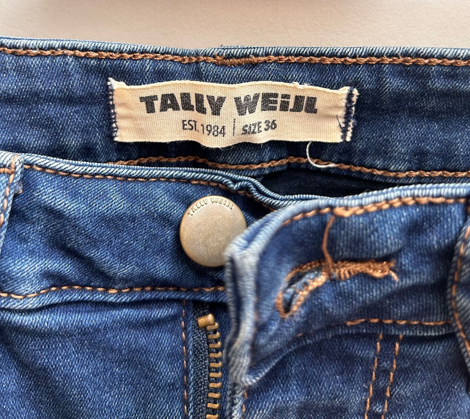 Tally Weijl Jeans: TALLY WEIJL Shorts – D'occasion à Dättwil AG par fio_d76l 1