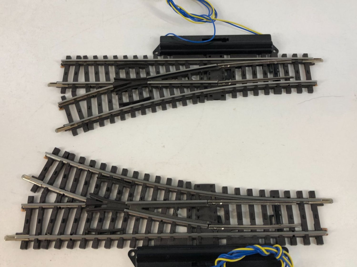 Märklin Modellini di ferrovie: Märklin H0 K-Gleis 2261 Elektromagnetisches Weichenpaar – Usato da Rodersdorf venduto da Joerg11 2