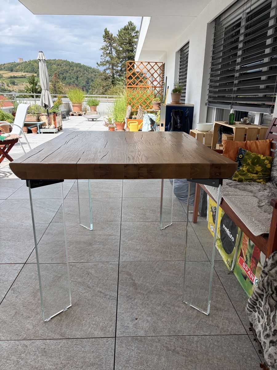Tables: Esstisch Eiche auf Glasbeinen – D'occasion à Flüh par uallemann