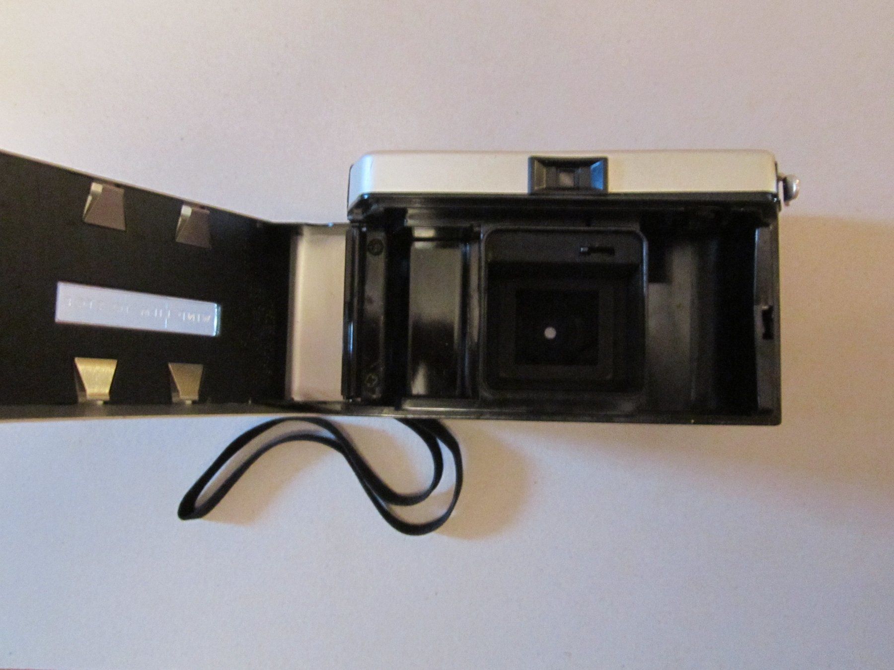 Kodak Fotocamera: Kodak Kamera Instamatic 104 – Usato da Zuchwil venduto da Bobi11 1