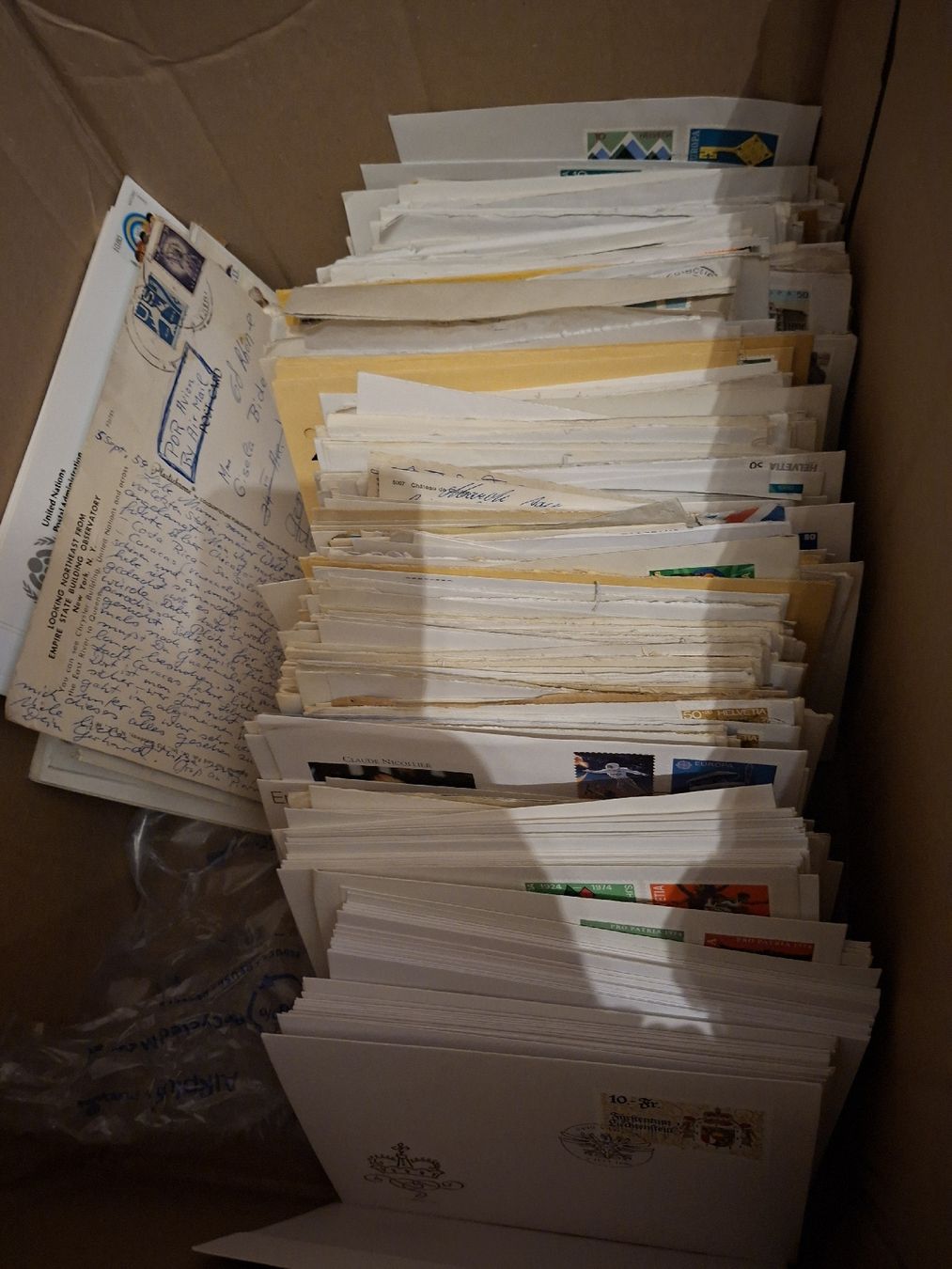 Tutti i francobolli: Kiste ca 8KG Briefmaterial  – Usato da Balgach venduto da SIMEON27 7