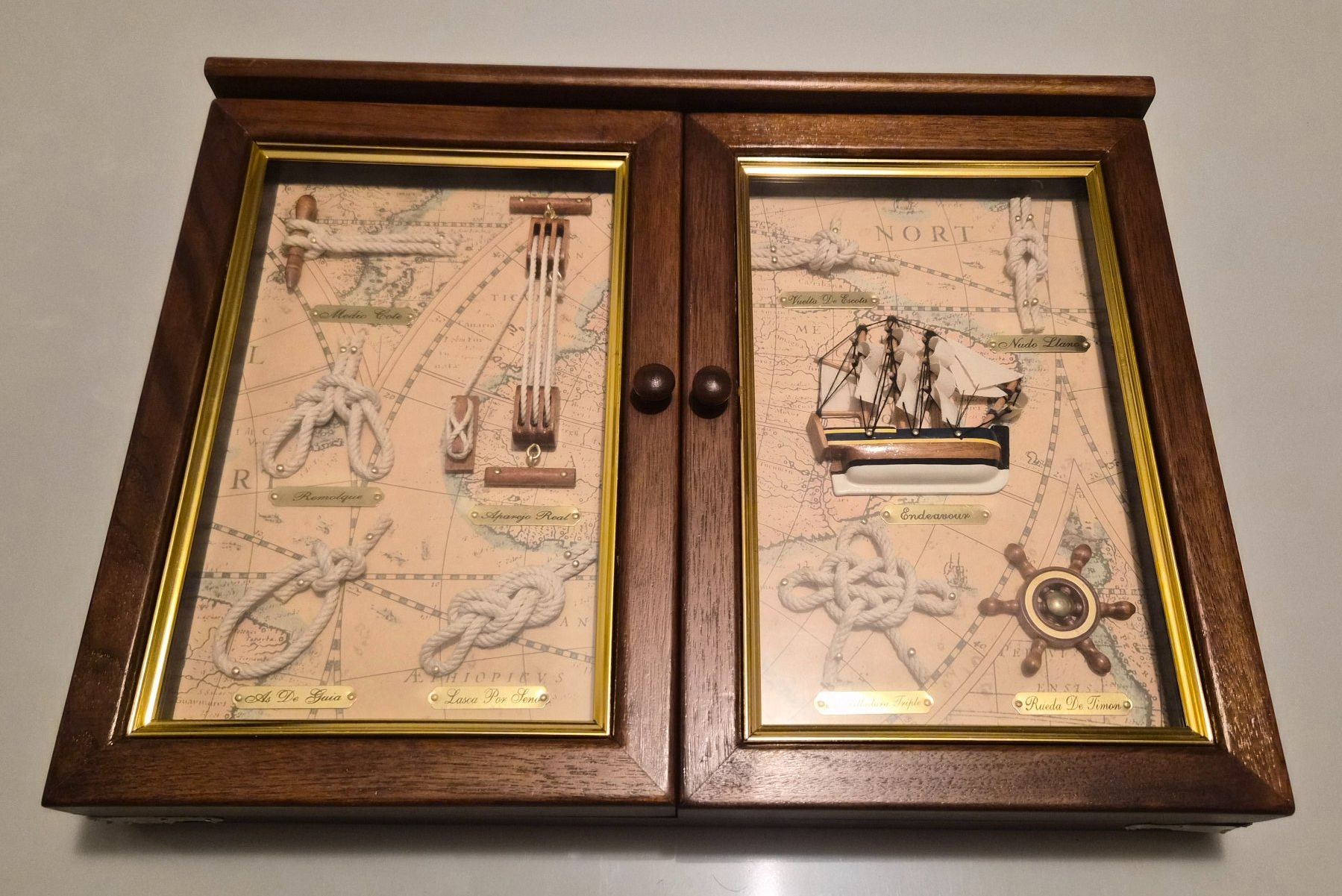 Armadi: Armoire a clé de marin - Neuve – Nuovo e nell'imballaggio originale da Jouxtens-Mézery venduto da ger_hpd5