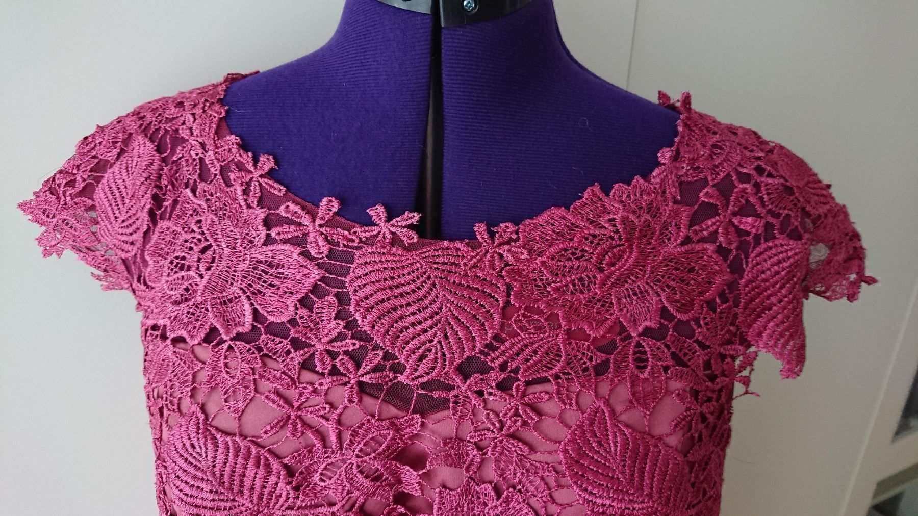 Vestiti: Etui-Kleid U-Ausschnitt-Farbe Maulbeere – Nuovo e nell'imballaggio originale da Kradolf venduto da oxanab 1