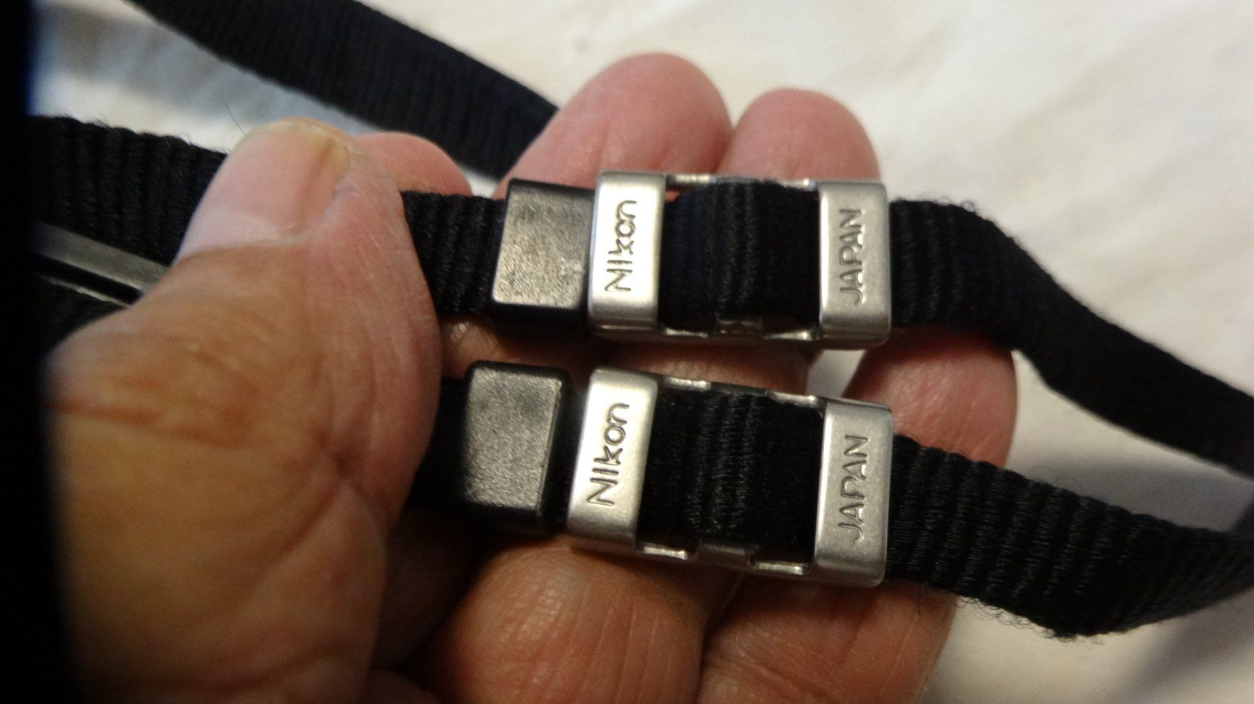 Nikon Fotocamera: NIKON KAMERA TRAGEGURT .NUR TRAGEGURT – Usato da zürich venduto da ahmad01 1