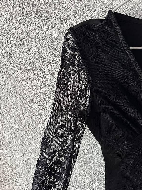Top: Schwarzer Body mit Spitze – Usato da Wahlen b. Laufen venduto da Jeanine_T 1