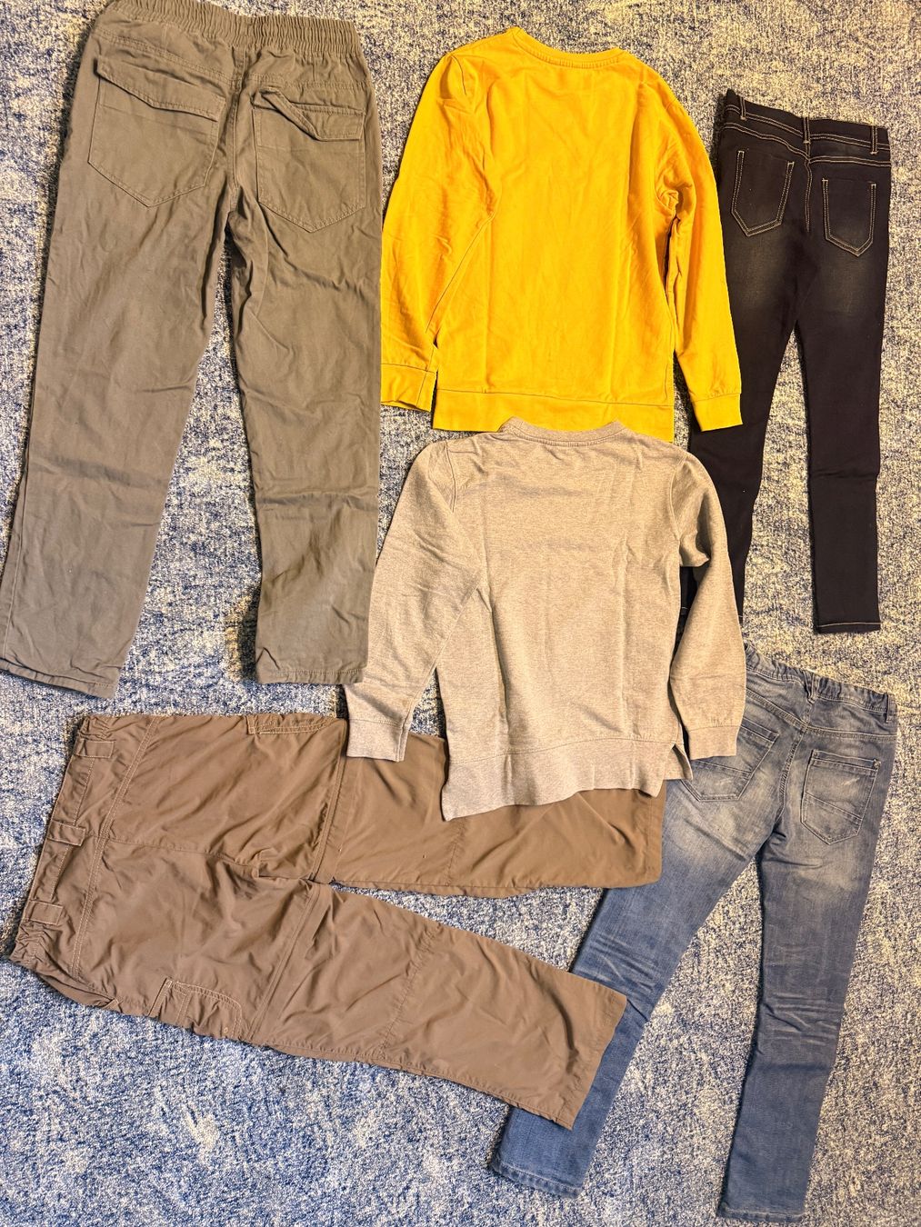 Lotti & Set di vestiti: Paket Jungekleider / Wanderhose 134-140 – Usato da Amlikon-Bissegg venduto da Flowers_Blossom 1