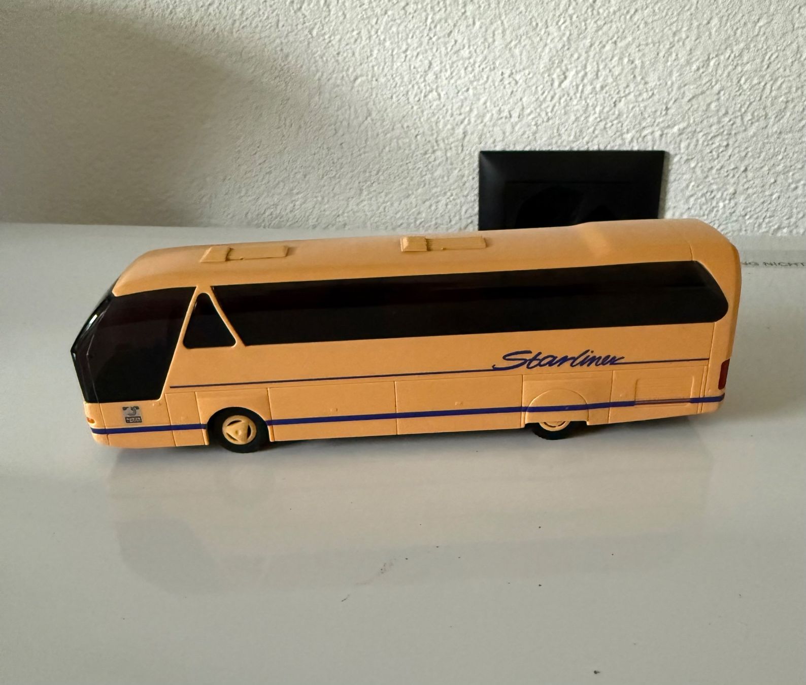 Rietze Kit di modellismo & Modellini statici: Reisebus Neoplan Starliner - Rietze – Nuovo (secondo la descrizione) da Charmey (Gruyère) venduto da Schimmelblau