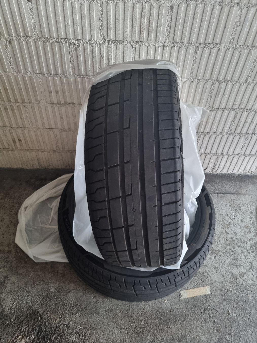 Pneumatici & Ruote complete: Sommer Reifen 245 40 R21 – Usato da Wallisellen venduto da Azx2648