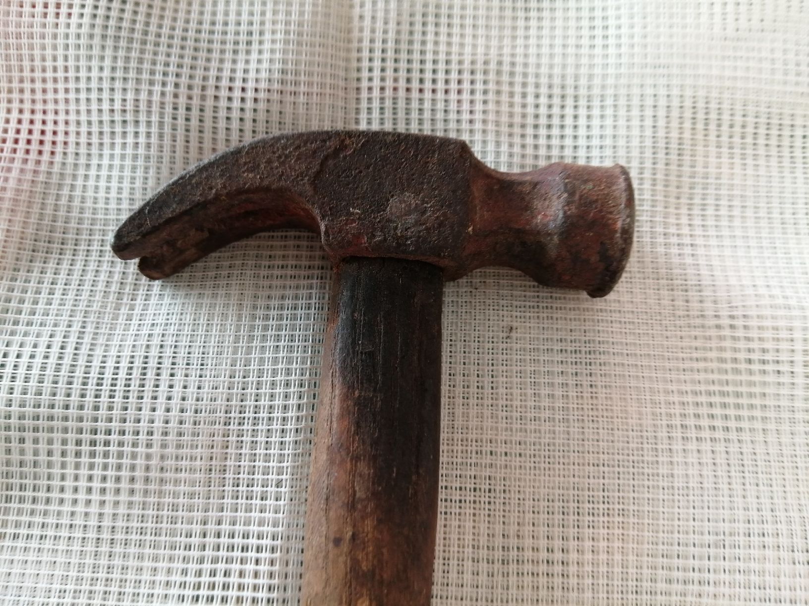 Tutti gli attrezzi: Klassischer Hammer mit Holzgriff - Zuverlässig & Robust – Usato da Honau venduto da holunder3 3