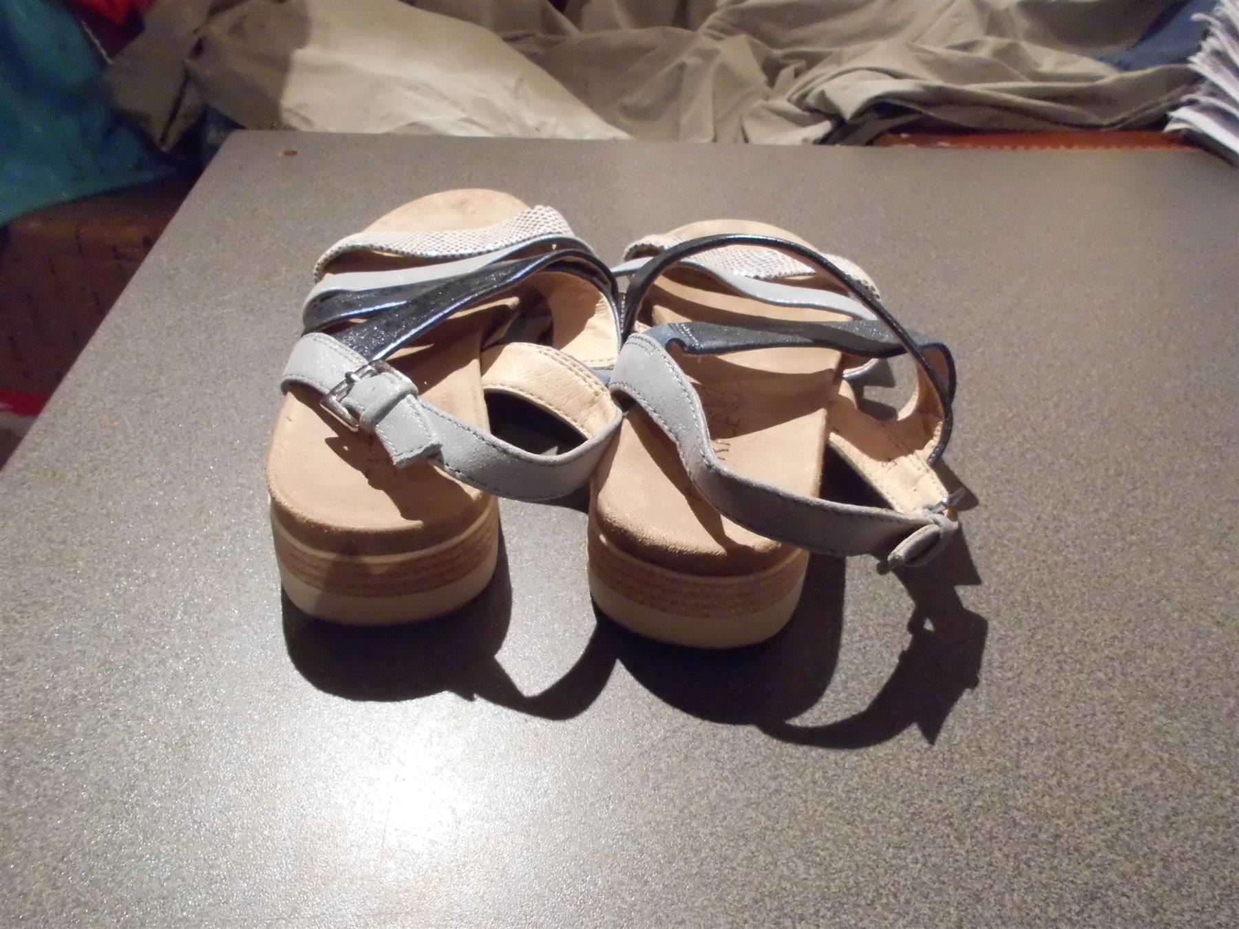 Scarpe da donna: Sandalen Grösse 37, Caprice, grau Töne – Usato da Zürich venduto da abraxas1291 2