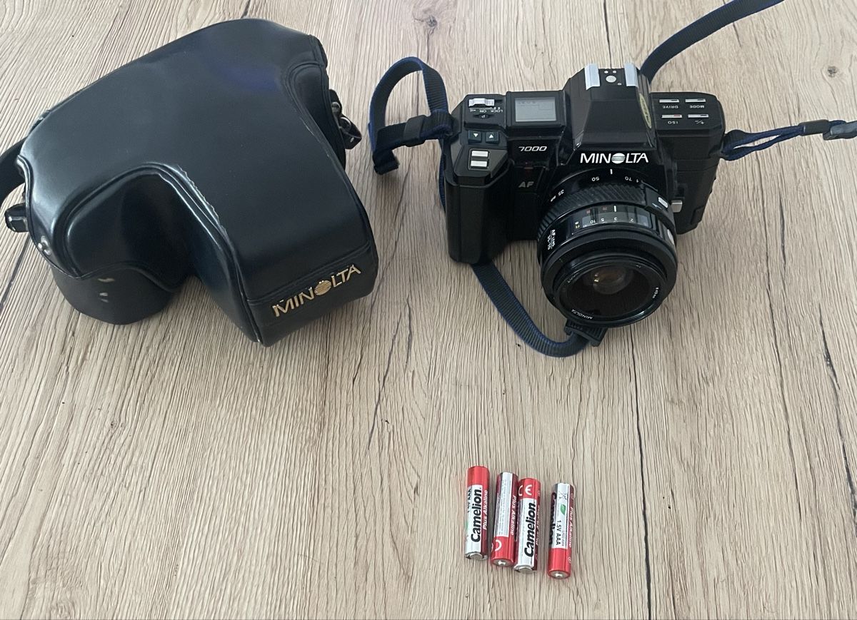 Minolta Kamera: MINOLTA ANALOGKAMERA – Defekt aus Plons von wartauchris
