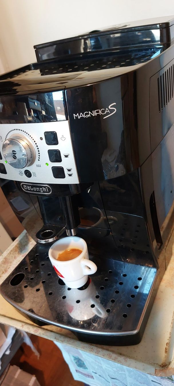De'Longhi Macchine per caffè & Macchine per espresso: Splendide machine à café delonghi ecam 22.140.B de 2022 . – Usato da Rolle venduto da mro_5nyk 5