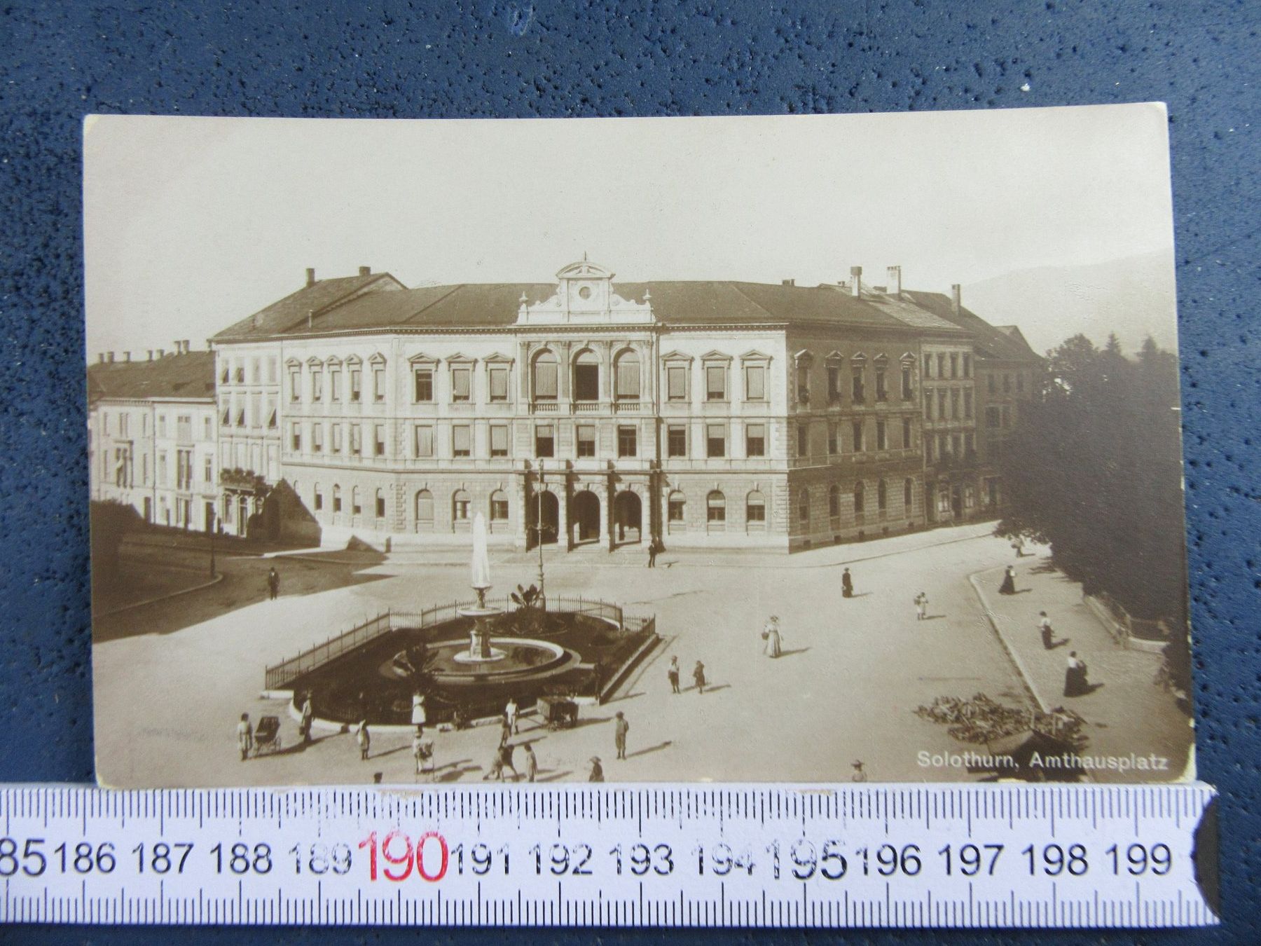 Cartes postales: SOLOTHURN AMTSHAUSPLATZ BELEBT SO AK – D'occasion à Ettingen par Hausi4711