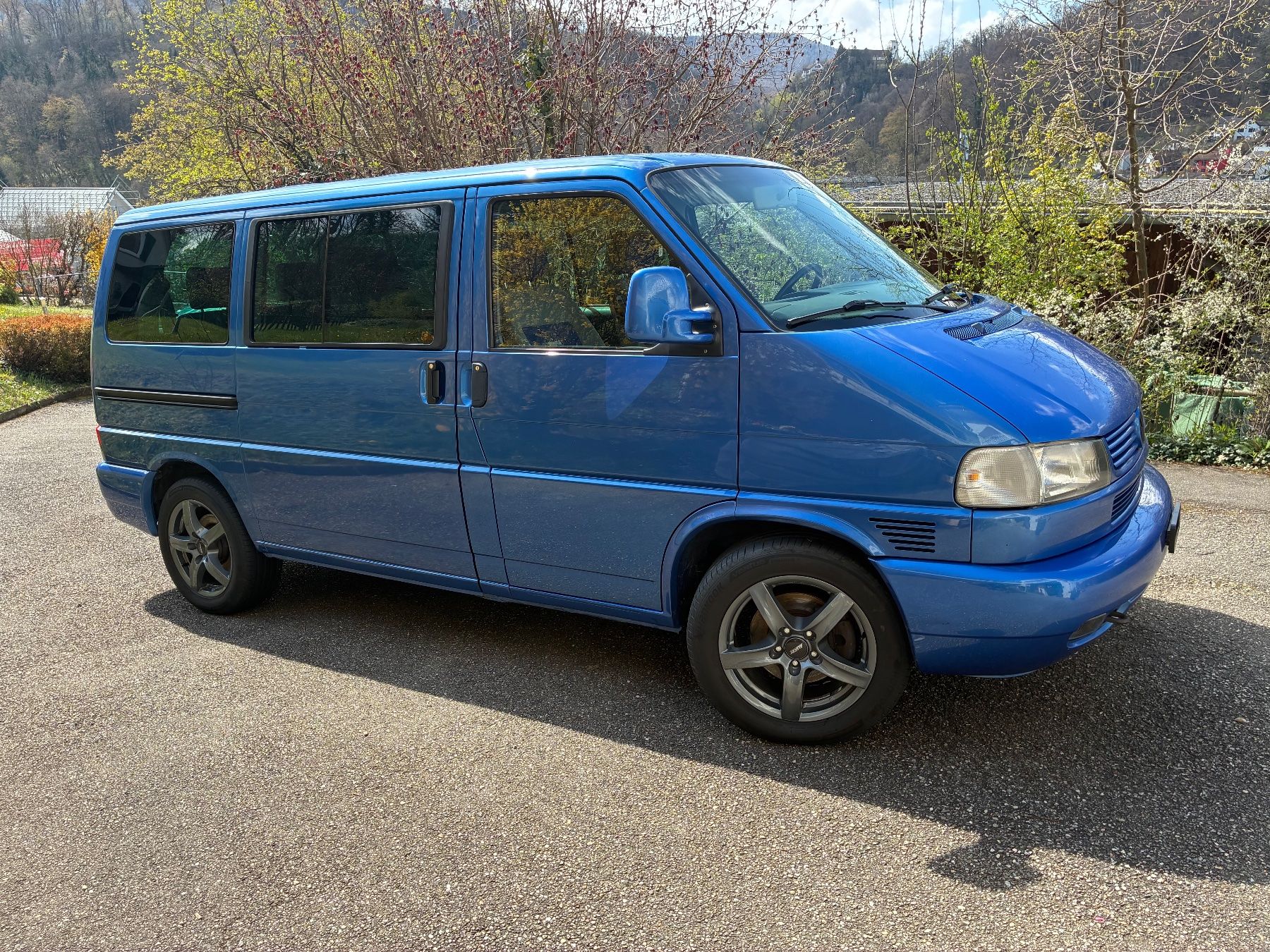 VW Veicoli da campeggio: VW T4 Multivan 2.5 TDi. 111PS – Usato da Flüh venduto da Diarmuidq