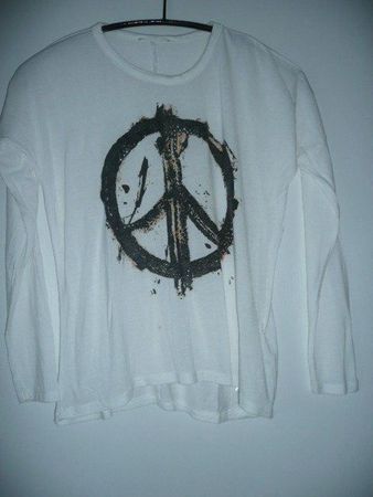 2 Shirt weiss Logo Nieten 1 x blau/meliert mit Lochmuster