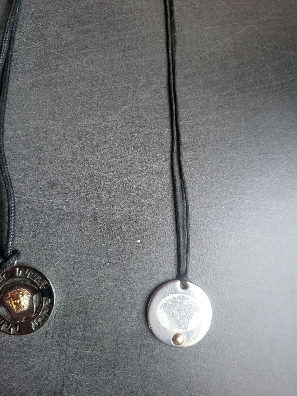 Versace Catenine: Collier Versace vintage, plaqué or – Usato da Troistorrents venduto da ami_mzq5 1