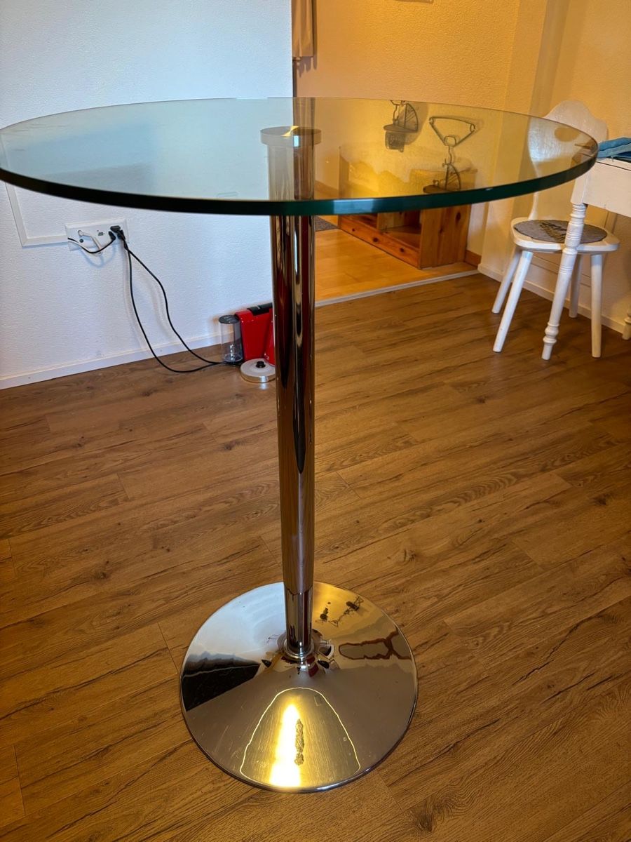 Tables: Bartisch mit 2 Stühlen – D'occasion à Hergiswil NW par natejuke 1