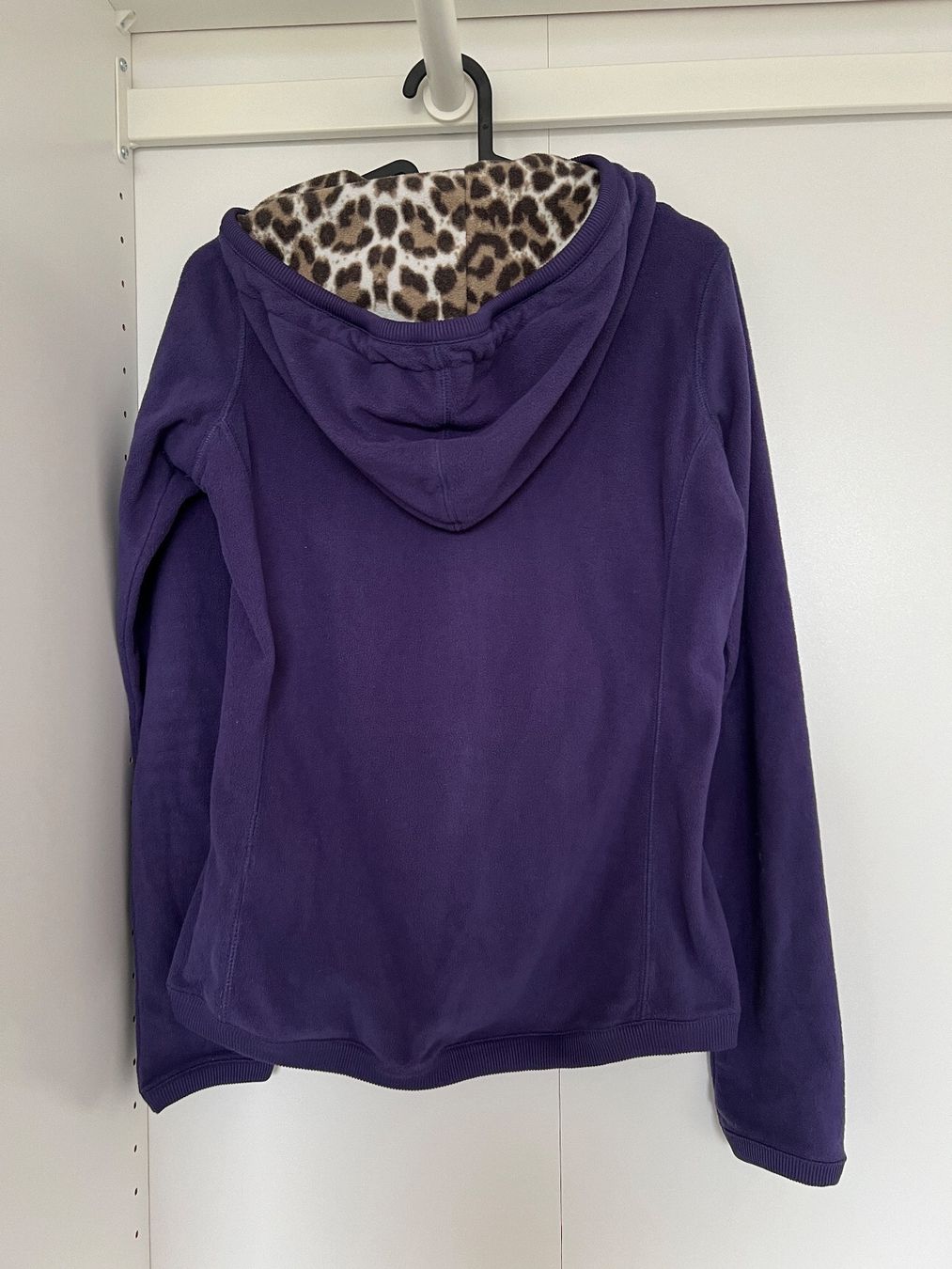 Chiemsee Pullover & Sweatshirts: Chiemsee - Micro Fleece Pullover mit Kapuze mulberry purple – Gebraucht aus Büetigen von Jabo 1