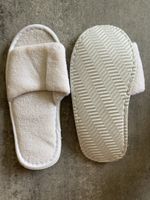 NEU: weiche Badeslipper Finken Hausschuhe Gr. 32 33 34