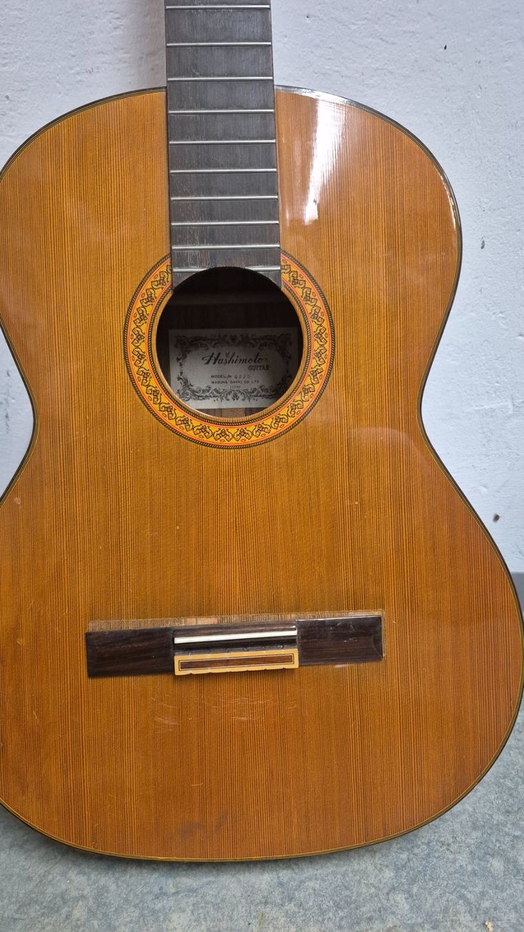 Strumenti musicali: Gitarre – Usato da Winterthur venduto da cbe_5ph7 2