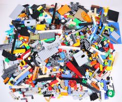1.5 kg. Legoteile mit Minifiguren
