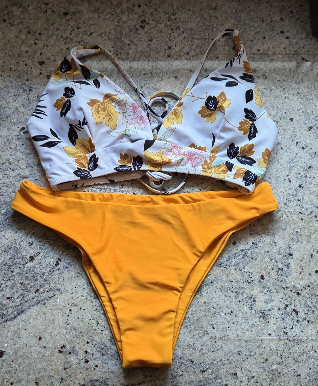Zaful Maillots de bain & Bikinis: Bikini Zaful Blumenmuster Orange Grösse M Neu – Neuf (Voir description) à Ettingen par ssc_dsr2