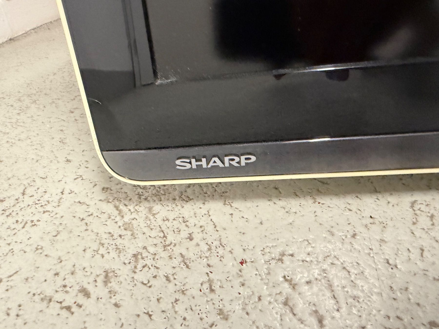 Sharp Televisori: Sharp Aquos LC-37LE320E LCD Colour TV 37 inch used – Usato da Schlieren venduto da per_z87z 2