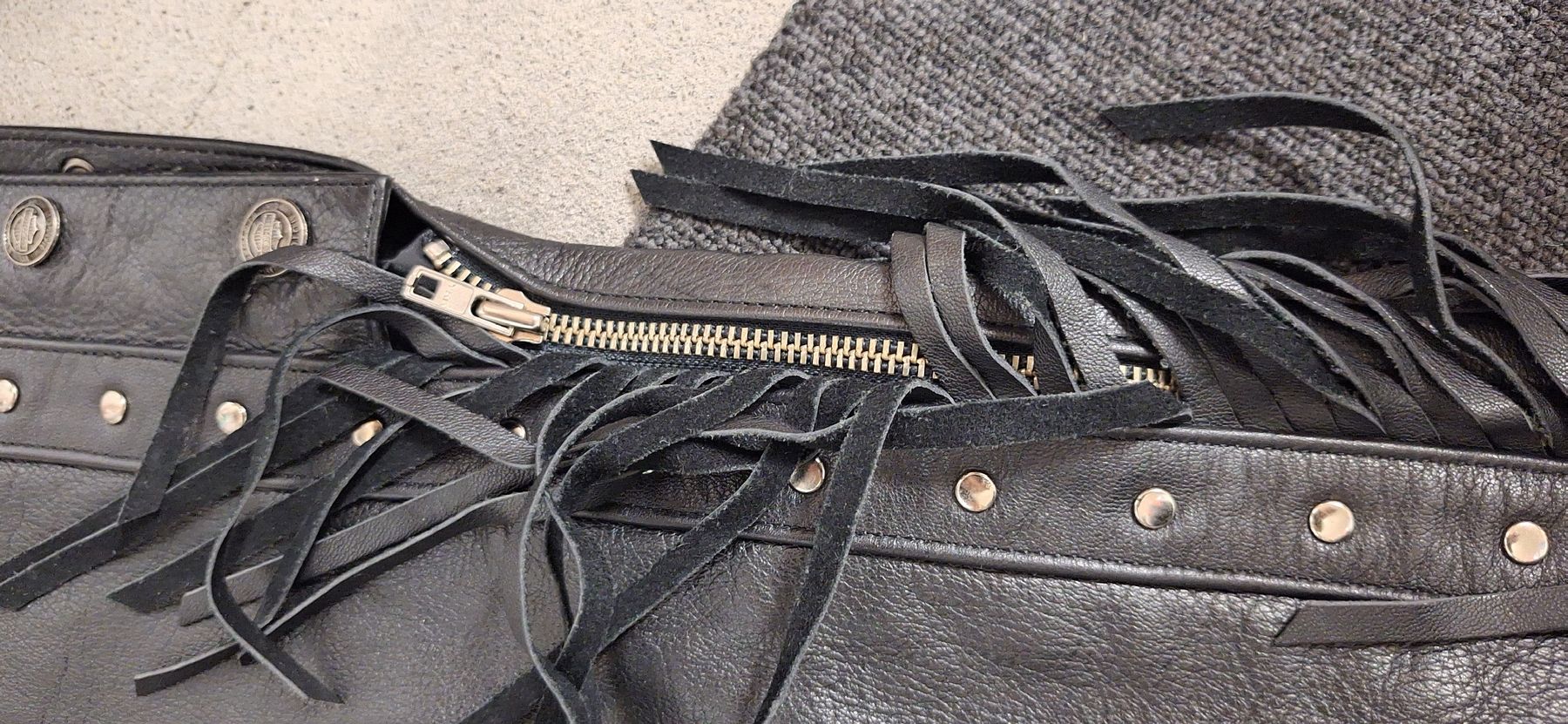 Harley-Davidson Hosen: Harley-Davidson Chaps Leder Schwarz Grösse L Gut – Gebraucht aus Brugg AG von bacbac5757 3