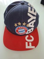 Casquette FC Bayern München bleu marine et rouge avec logo 