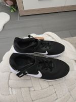 Chaussures Nike noires taille 38 état neuf
