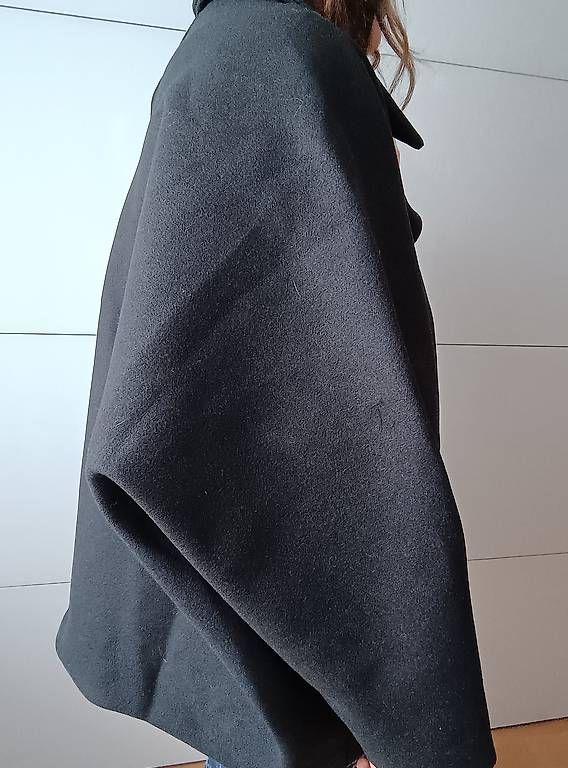 Cappotti: Woll-Kurzmantel oversize Passform – Usato da Jona venduto da Pascal064 3