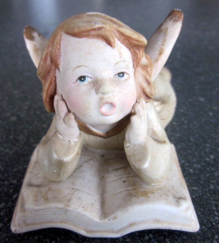 Statuette: Keramik Engel liegend mit Buch – Usato da Bischofszell venduto da Pfau0 2