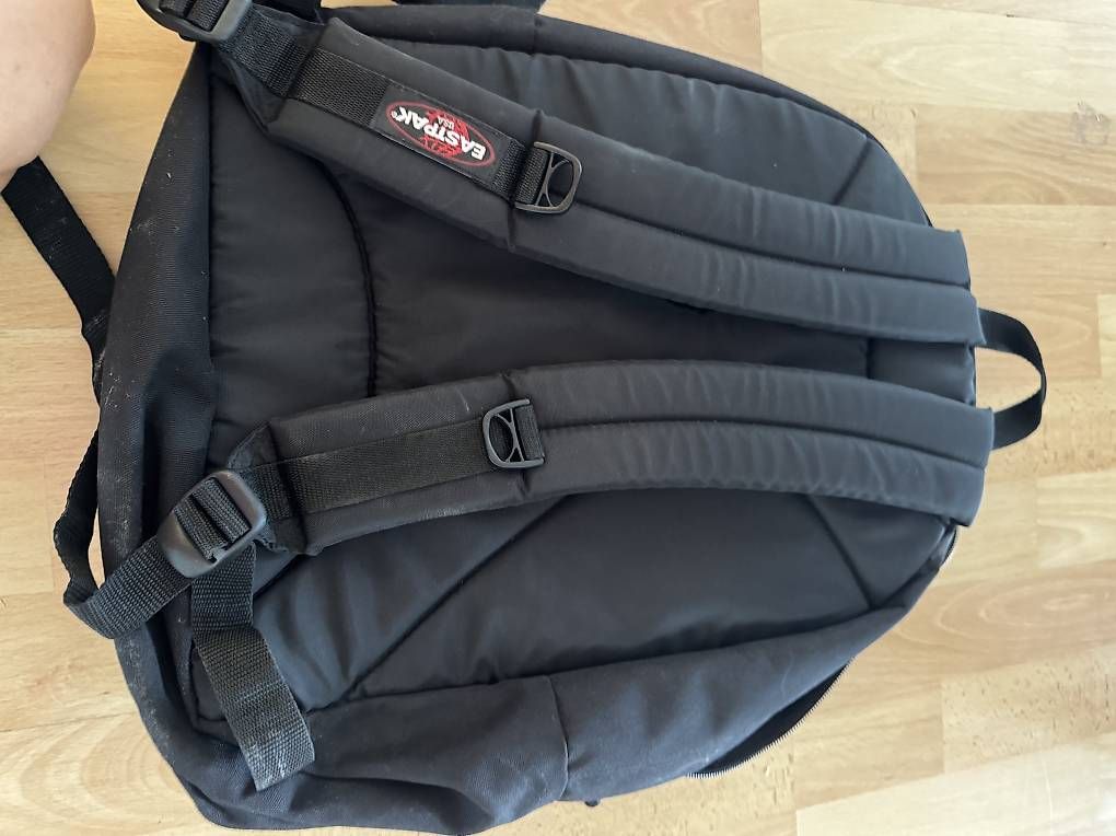 Zaini: Eastpak Rucksack schwarz – Usato da Hütten venduto da bri_kkp6 3