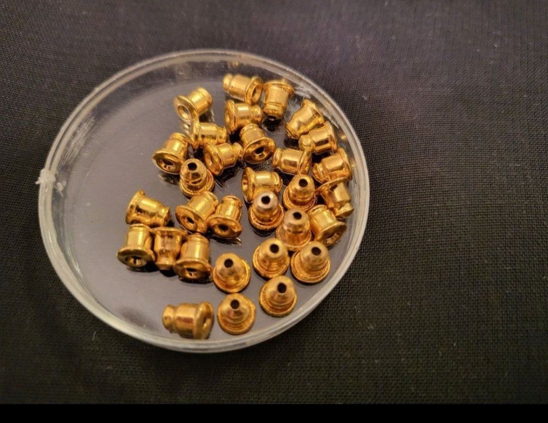 Orecchini pendenti & Orecchini a lobo: Ohrring verschluss 5 Paar gold farbig – Nuovo e nell'imballaggio originale da Dietikon venduto da Eleda