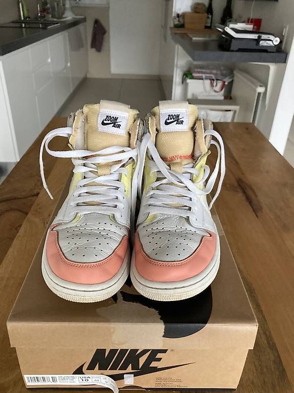 Damenschuhe: Jordan 1 High "My first coach" – Gebraucht aus Vezia von Ivan.1977 1